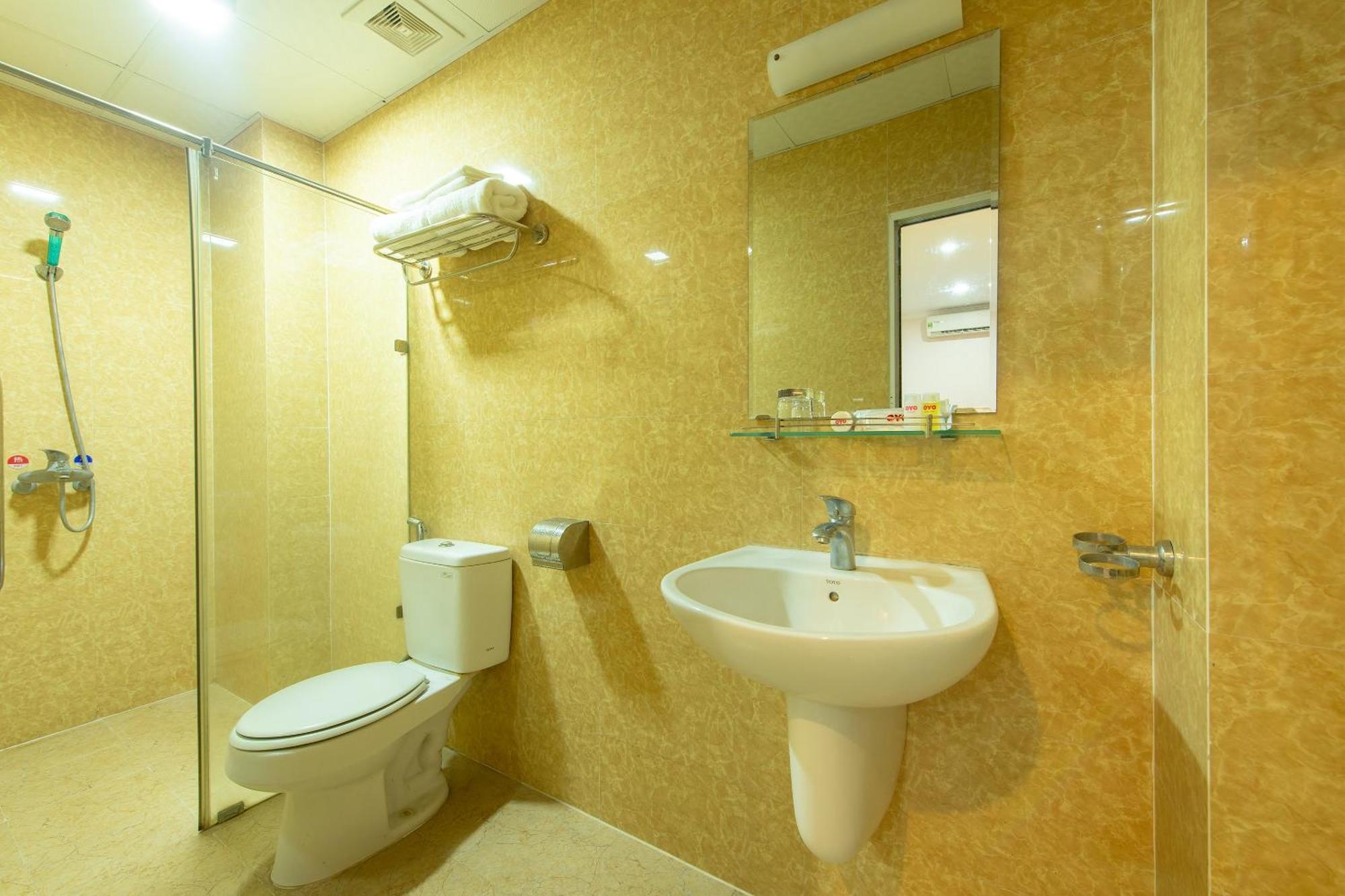 Capital O 417 Truong Son Hotel هانوي المظهر الخارجي الصورة