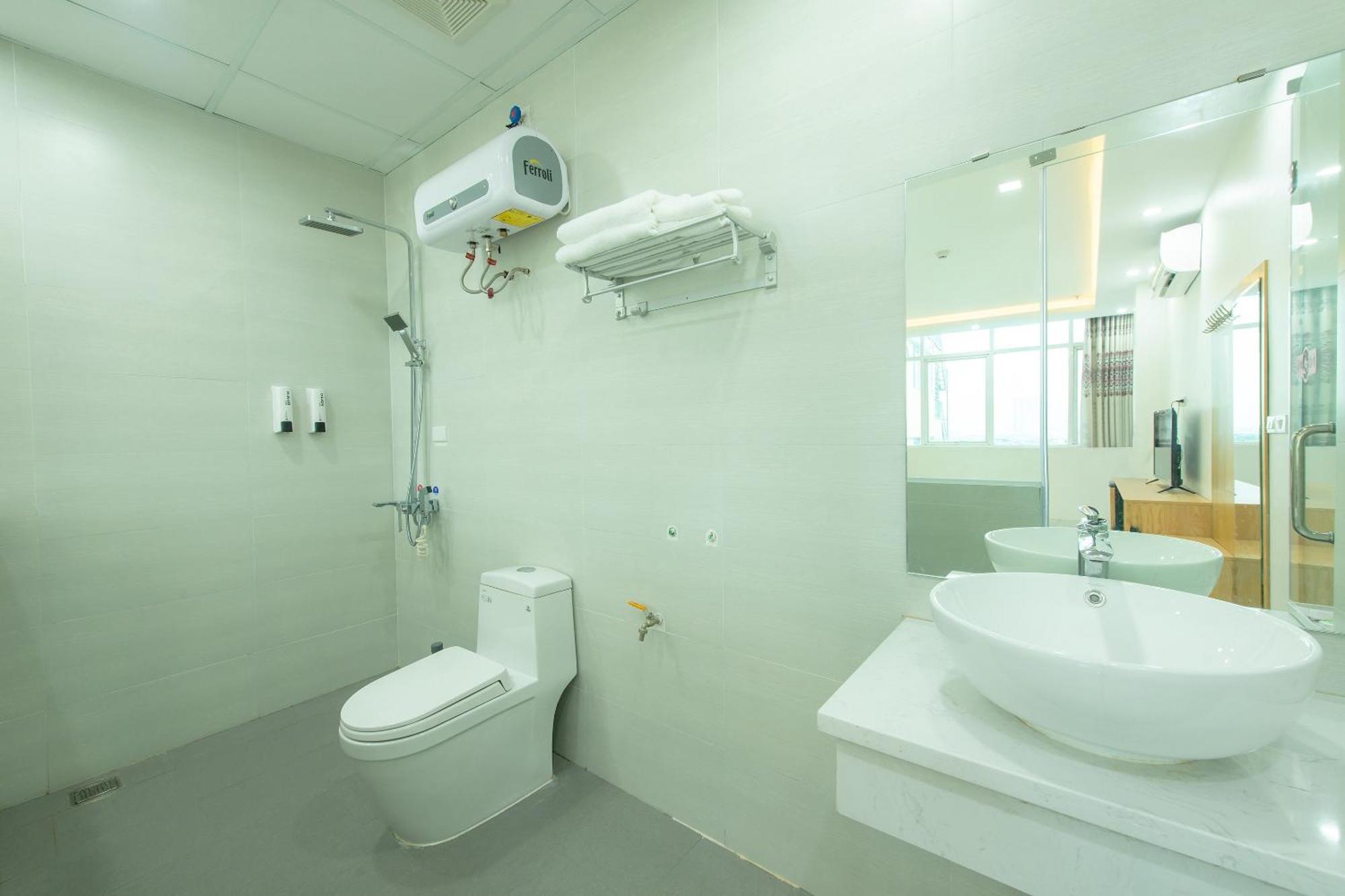 Capital O 417 Truong Son Hotel هانوي المظهر الخارجي الصورة